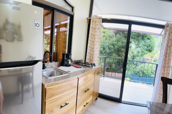 Fridge, stovetop, coffee/tea maker, toaster