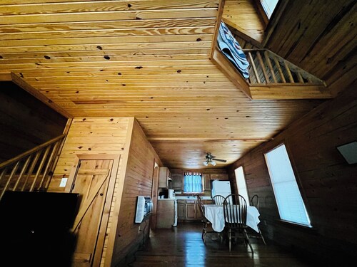 Cozy and Quiet Cabin in the Woods