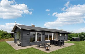 Outdoor dining - 3 bedroom beautiful home in Ebeltoft (Ebeltoft)