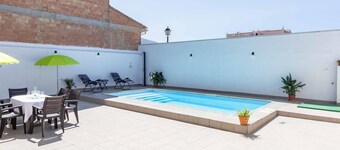 House with swimming pool, wifi and barbecue