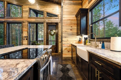 Happy Moon // Couples Cabin Nestled in the Woods