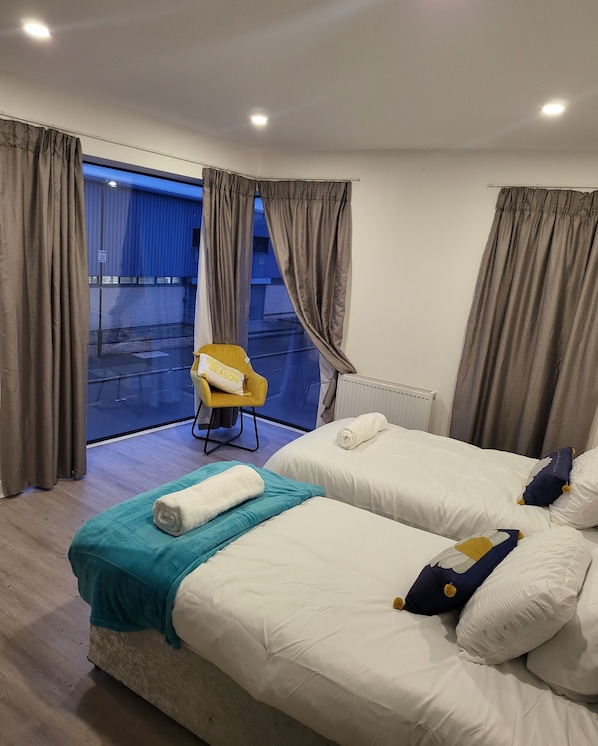 3 bedrooms, iron/ironing board, WiFi, bed sheets