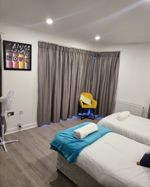 3 bedrooms, iron/ironing board, WiFi, bed sheets