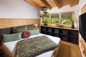 2 bedrooms, bed sheets - Vacation apartment Bergulme, 1 - 4 persons, 89 sqm, 2 separate bedrooms, kitchen, living room, balcony (Schönau am Königssee)