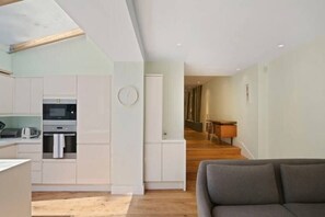 Fireplace - Beautiful 2-Bed Notting Hill Apt with Garden (Greater London)