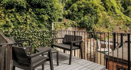 Stylish 2BD Family Hideaway in Dover