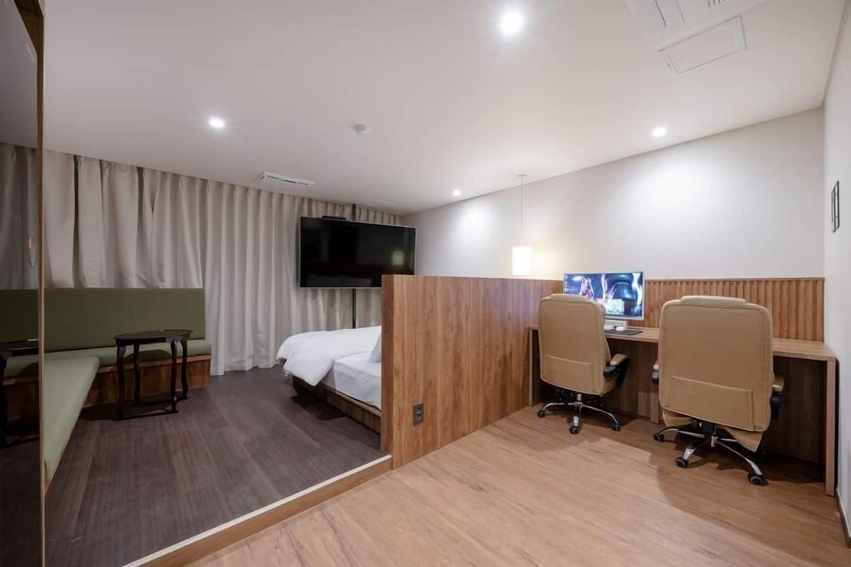 Deluxe-Doppelzimmer | Individuell dekoriert, individuell eingerichtet, Schreibtisch