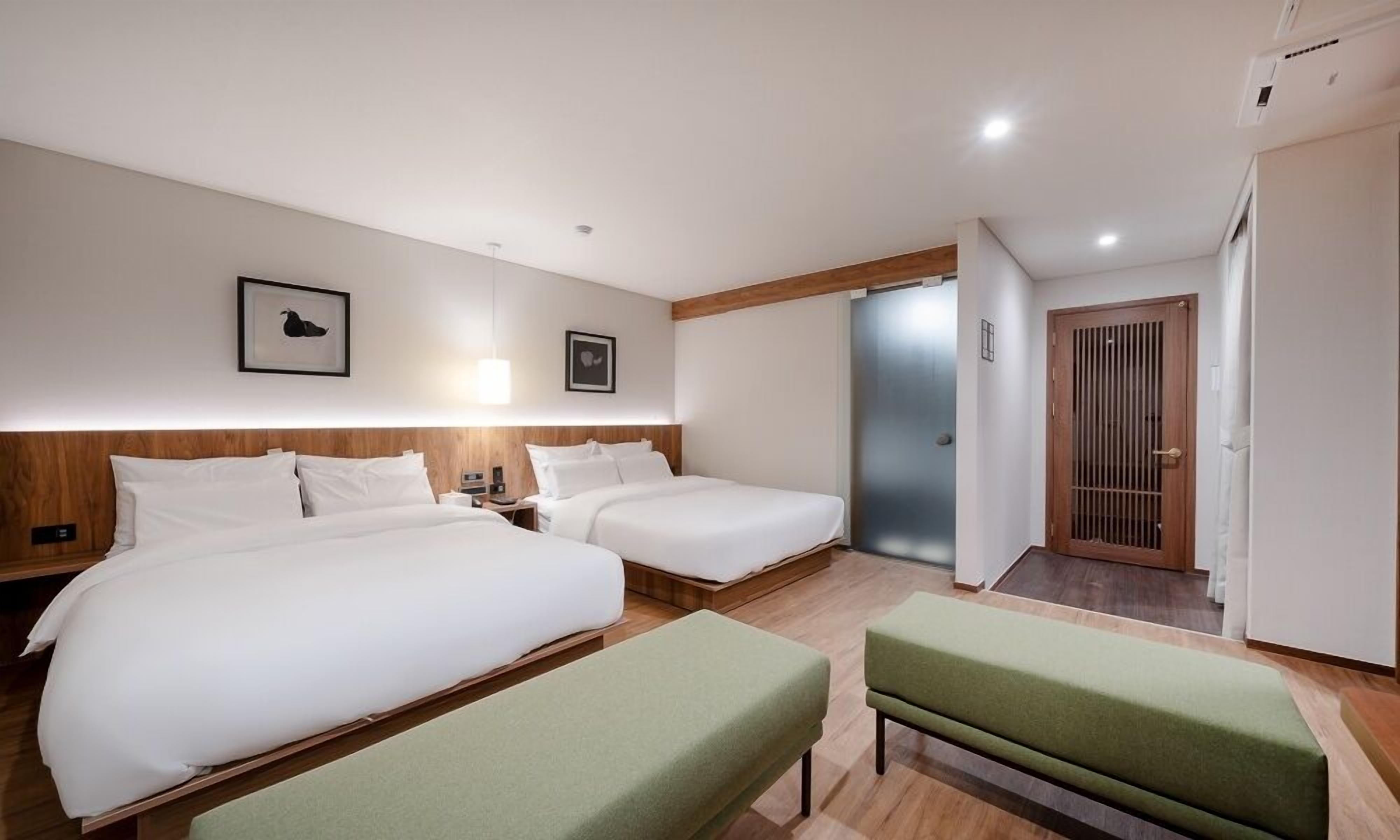 Deluxe Family Studio