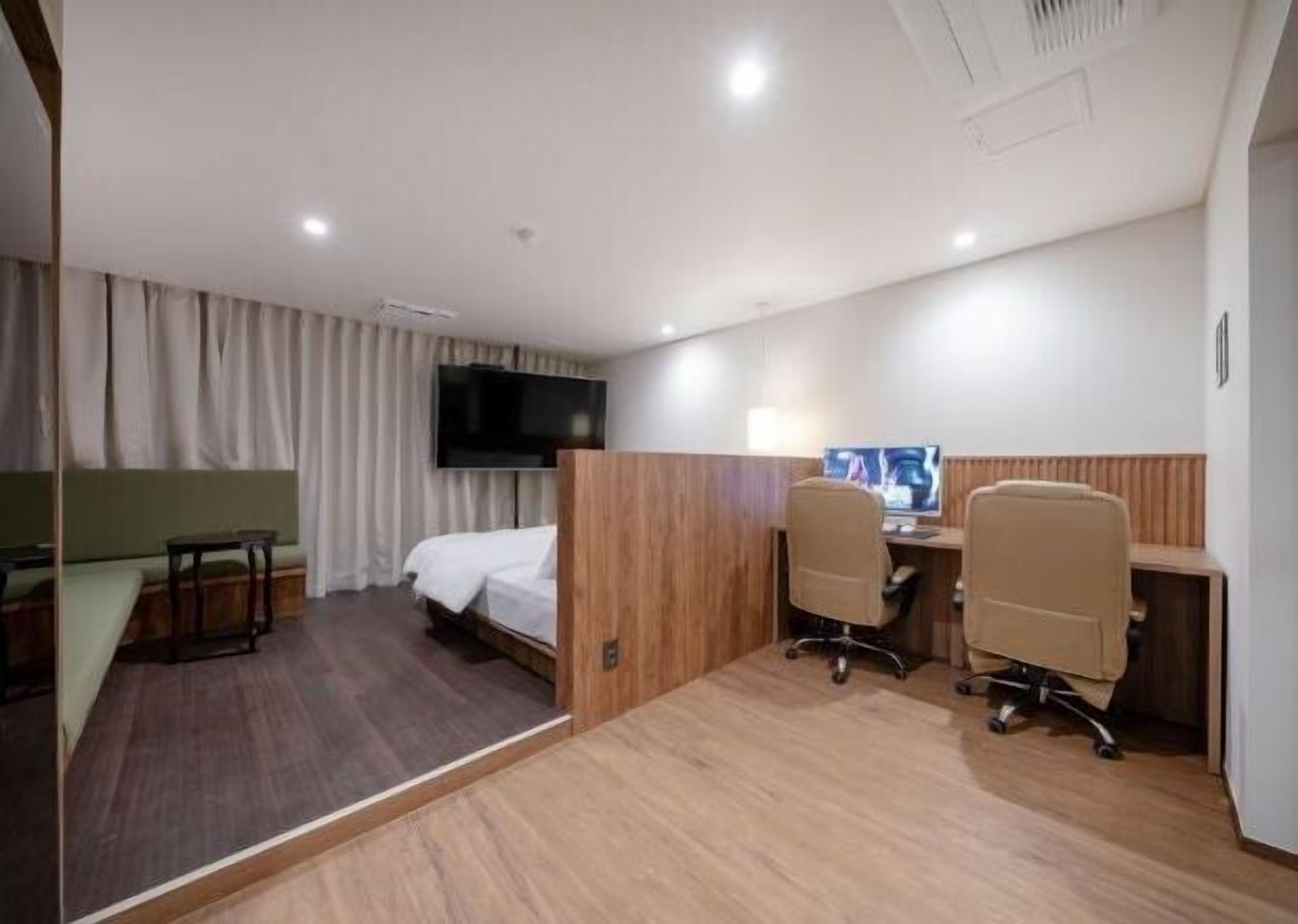 Individually decorated, individually furnished, desk, free WiFi