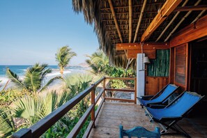 Pelican | In-room safe, free WiFi, bed sheets - BAMBU Ecocabanas (Santa María Tonameca)
