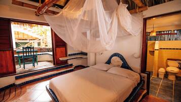 Whale | 1 bedroom, in-room safe, free WiFi, bed sheets