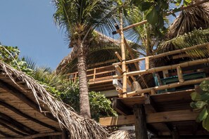 Pelican | In-room safe, free WiFi, bed sheets - BAMBU Ecocabanas (Santa María Tonameca)