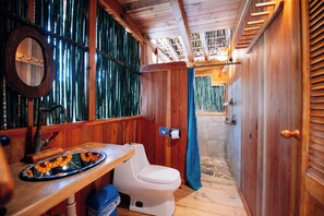 Pelican | In-room safe, free WiFi, bed sheets - BAMBU Ecocabanas (Santa María Tonameca)