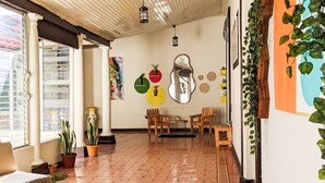 Reception - Del Tingo Al Tango Hostal (Santa Ana)