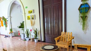 Courtyard view - Del Tingo Al Tango Hostal (Santa Ana)