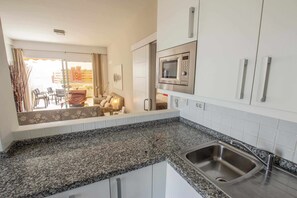 Réfrigérateur, micro-ondes, four, lave-vaisselle