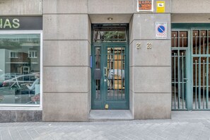 Exterior detail - Airy Chamberi 1BR w/ Doorman, nr Ciudad Universitaria, by Blueground (Madrid)