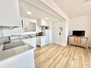 Kühlschrank, Mikrowelle, Ofen, Geschirrspüler