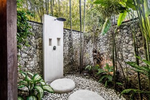 Bathroom - Villa Maimalu by Alfred in Bali (Kerobokan)