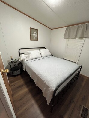 3 slaapkamers, een strijkplank/strijkijzer, wifi, beddengoed