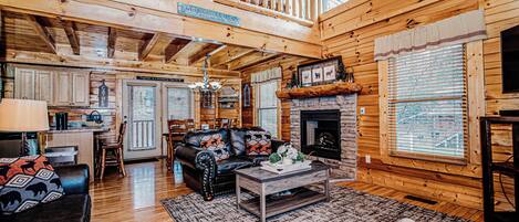 スマートテレビ、暖炉、テレビゲーム、テーブルサッカー台