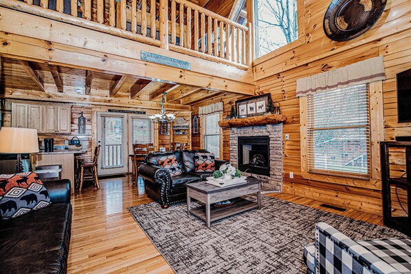 Smart-TV, Kamin, Videospiele, Tischfußball