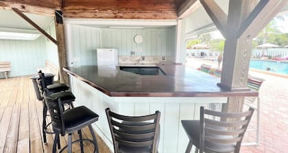 The Captain’s Quarters - WALK TO BEACH!