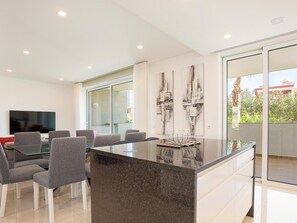 Dining - Luxury Apt. Garden, Pool and Near Beach (Lagos)