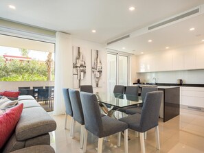 Dining - Luxury Apt. Garden, Pool and Near Beach (Lagos)