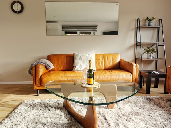 2 bedrooms, desk, soundproofing, free WiFi