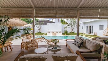 Biệt thự Deluxe, 5 phòng ngủ, hồ bơi riêng, quang cảnh hồ bơi | Khu phòng khách | TV màn hình phẳng