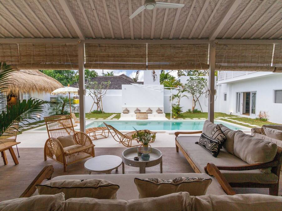 Deluxe villa, 5 slaapkamers, privézwembad, uitzicht op zwembad | Woonruimte | Een flatscreentelevisie