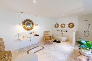 Deluxe Villa, 5 Bedrooms, Private Pool, Pool View | Bathroom