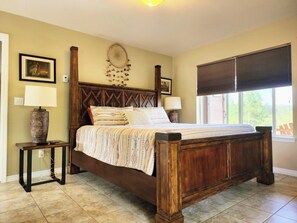 3 Schlafzimmer, Schreibtisch, Bügeleisen/Bügelbrett, Reisekinderbett