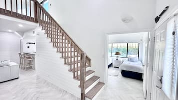 3 habitaciones, tabla de planchar con plancha, wifi y ropa de cama