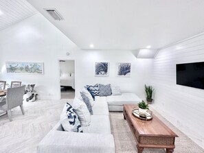 Living area - The Sand Castle - WALK TO BEACH! (Jupiter)