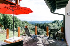 Terrace/patio - Holiday Apartment "Deine Rauszeit" with Mountain View, Private Terrace and Wi-Fi (Seebach)