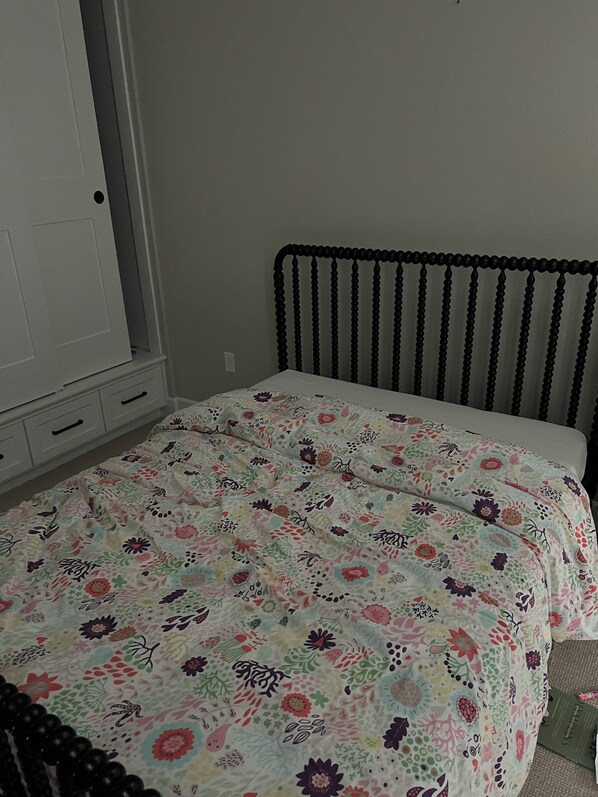 4 bedrooms, WiFi, bed sheets