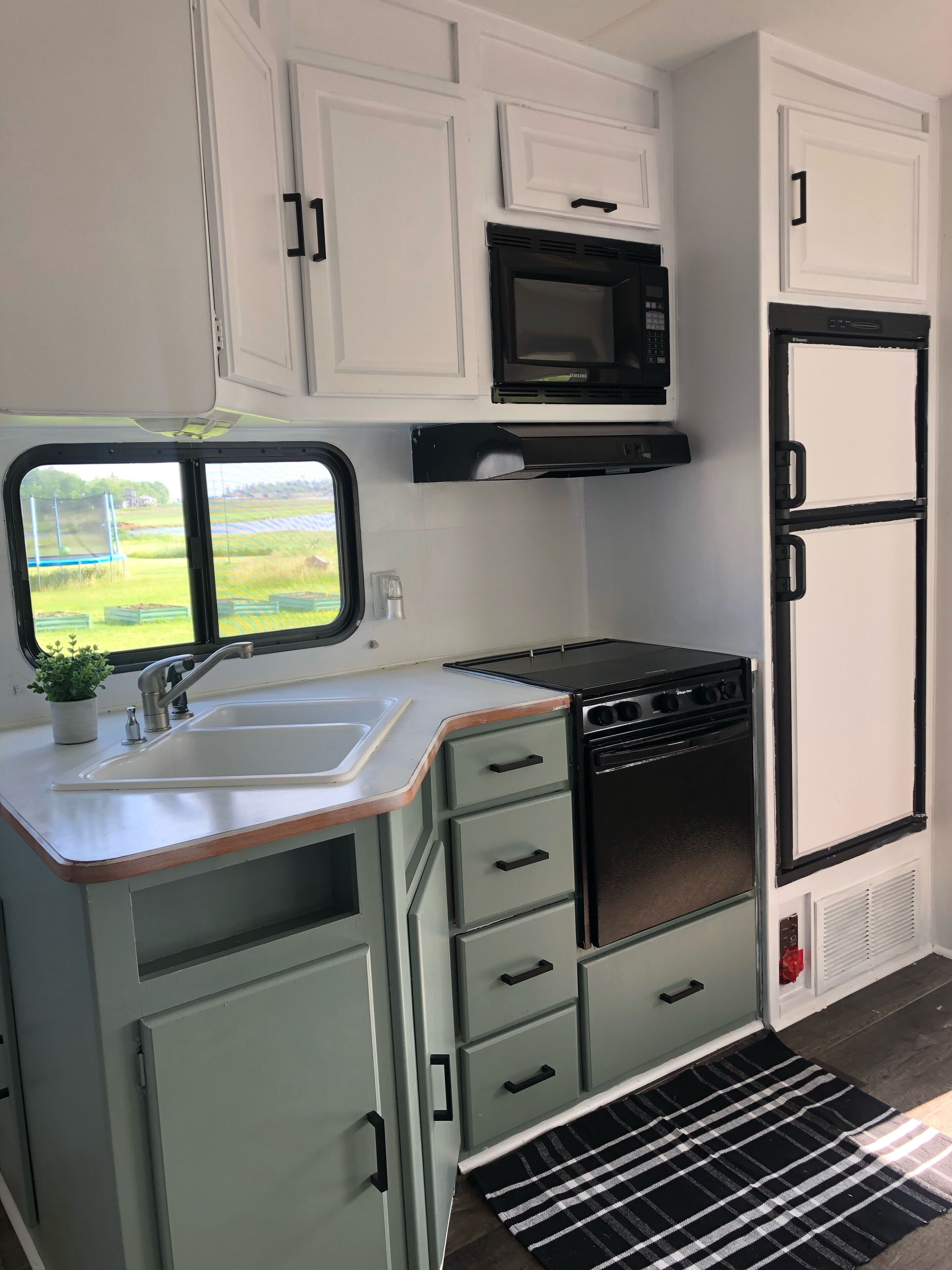 Fridge, microwave, stovetop, cookware/dishes/utensils