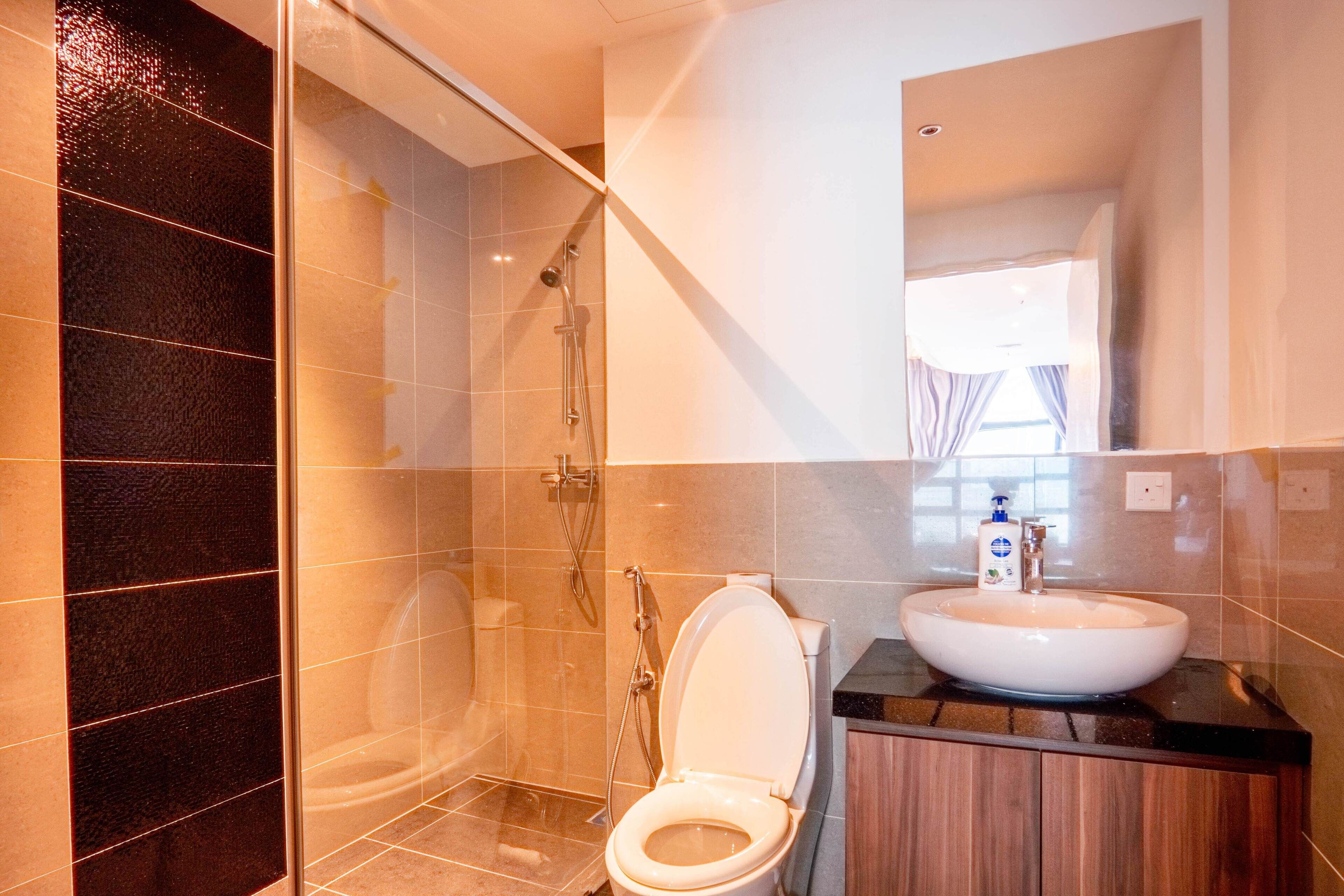 Condo urbano | Banheiro | Chuveiro, ducha de hidromassagem, secador de cabelo, bidê