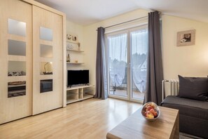 TV - Apartment 'Haus Braun' with Shared Garden, Balcony and Wi-Fi (Wasserburg)