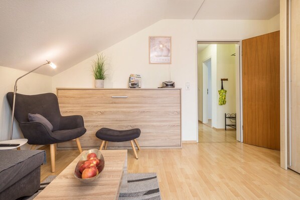 Interior - Apartment 'Haus Braun' with Shared Garden, Balcony and Wi-Fi (Wasserburg)
