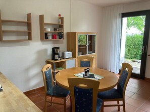 Dining - Apartment 'Oreste' with Private Terrace, Private Garden and Wi-Fi (Overath)