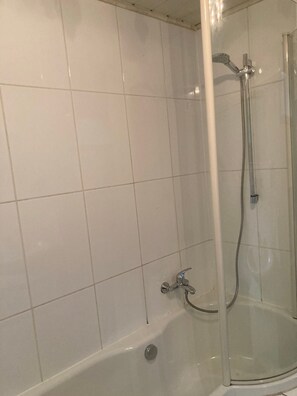 Bathtub, hair dryer, towels