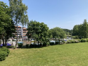 Marina - Holiday Apartment "Maja Am Yachthafen" with Sea View, Balcony & Wi-Fi (Bad Zwischenahn)