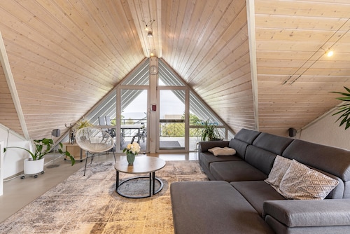 Ferienwohnung Christine" mit Bergblick, privater Terrasse und WLAN