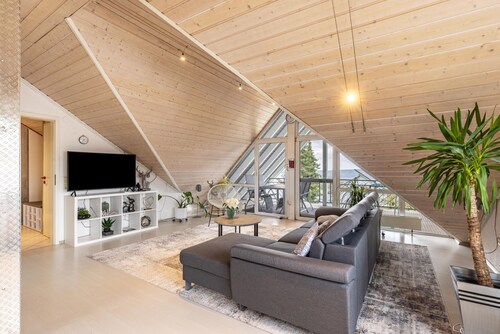 Ferienwohnung Christine" mit Bergblick, privater Terrasse und WLAN