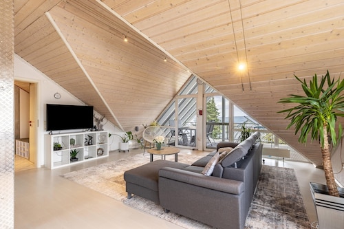 Ferienwohnung Christine" mit Bergblick, privater Terrasse und WLAN