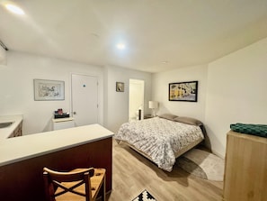 1 habitación, escritorio, wifi gratis y ropa de cama
