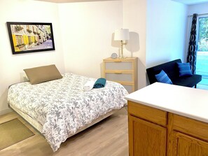 1 bedroom, desk, free WiFi, bed sheets